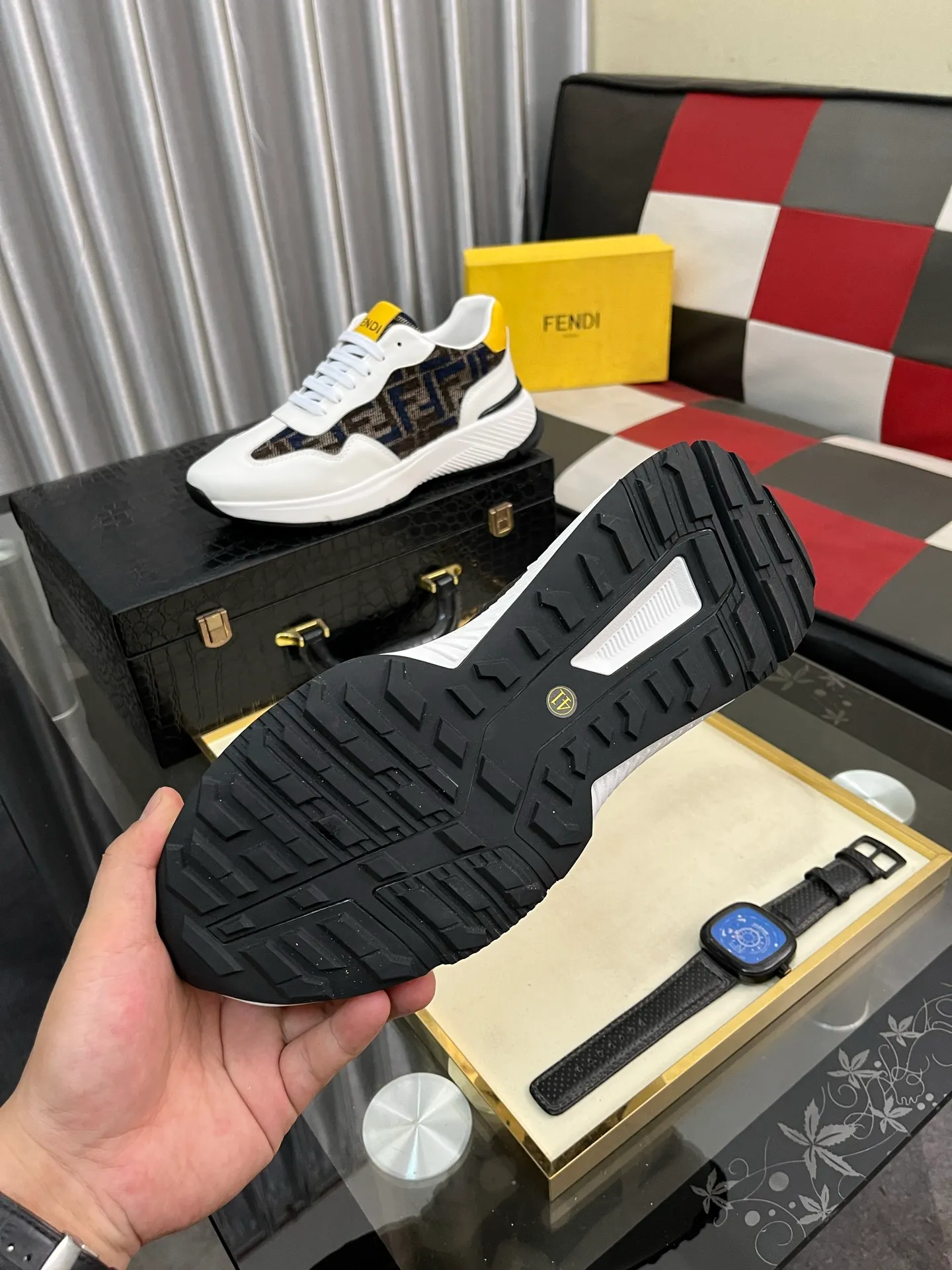 Men's Men's Shoes💰458⌚️⌚️[Fendi] Fendi's latest casual shoes for men! Available at counters simultaneously! A one-to-one replica of the original. Made entirely of imported top-grain calfskin, the interior is made of top-grain water-dyed cowhide, and the original factory-supplied rubber outsole. Leading new fashion concepts. Matching code: 38-443️⃣Colors available